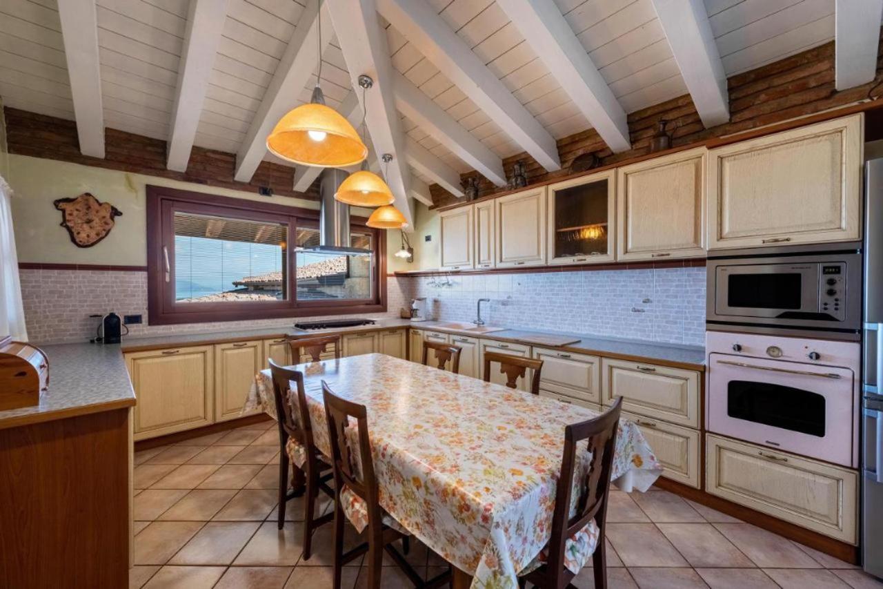 Casa Vacanze Baccolo Polpenazze del Garda Bagian luar foto